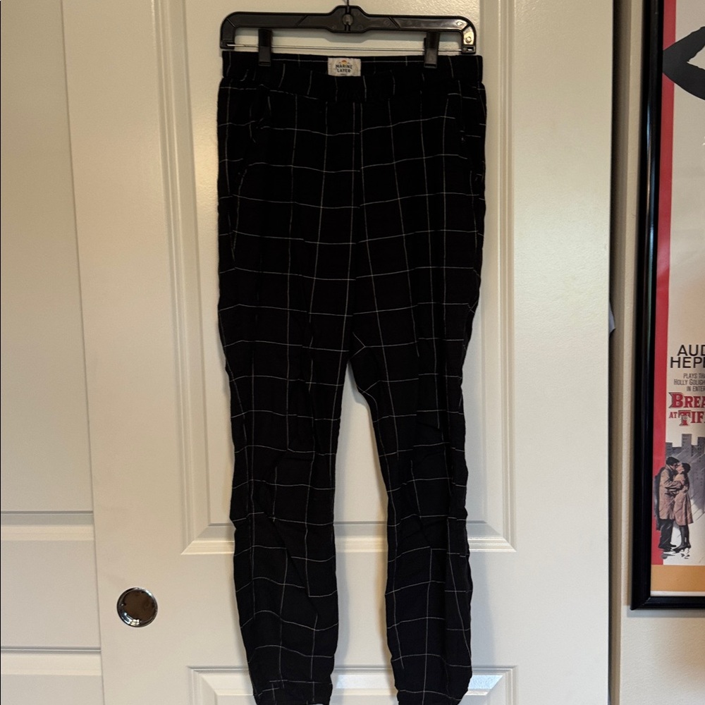 MARINE LAYER; ALLISON PULL-ON, TAPERED LEG PANT IN BLACK WINDOWPANE. - Picture 5 of 11